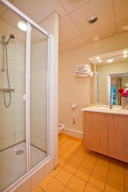 Garden & City Luxeuil Ex Le Metropole Et Les Thermes Room photo