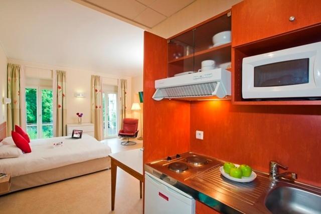 Garden & City Luxeuil Ex Le Metropole Et Les Thermes Room photo