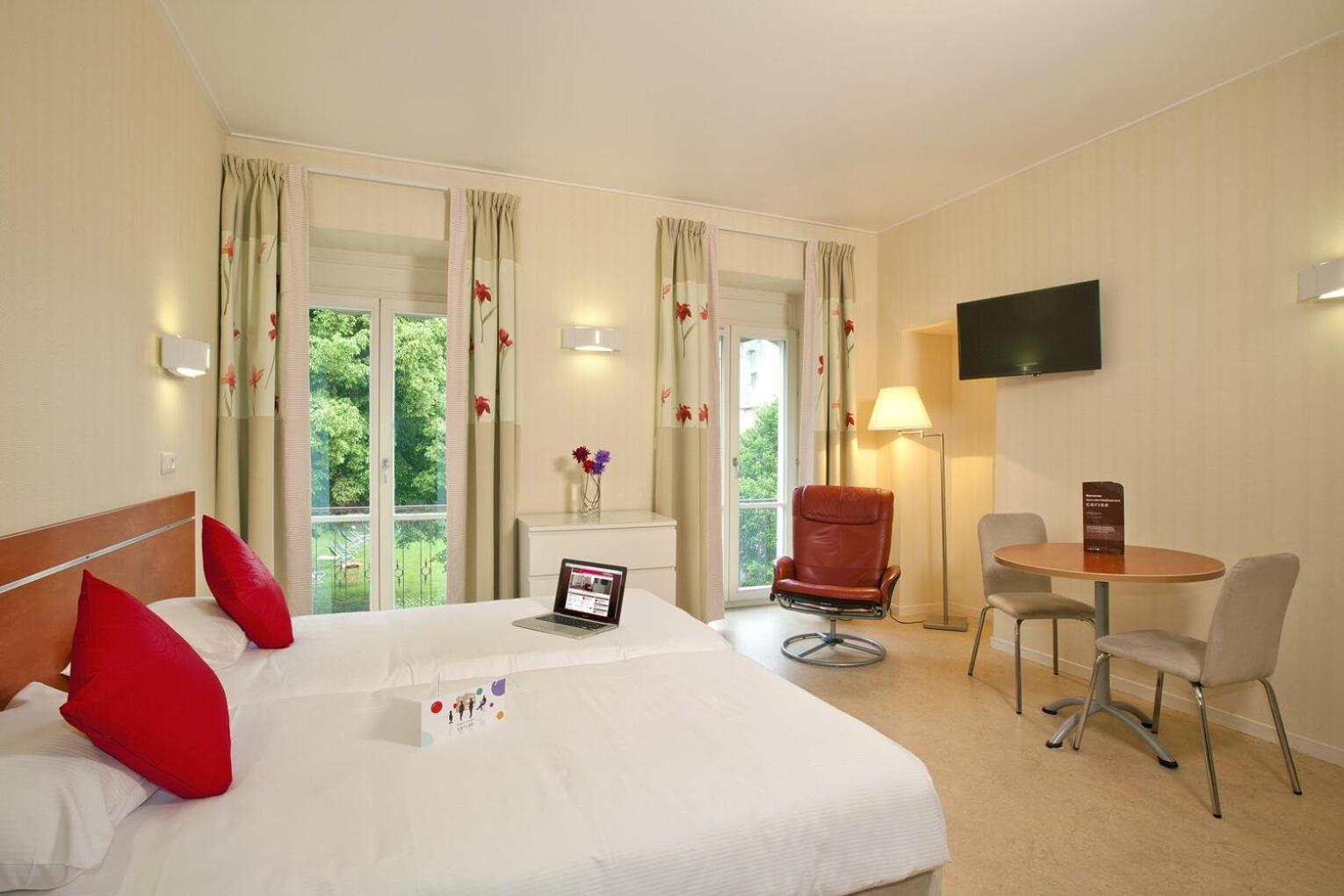 Garden & City Luxeuil Ex Le Metropole Et Les Thermes Room photo