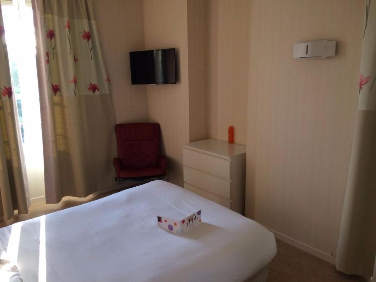 Garden & City Luxeuil Ex Le Metropole Et Les Thermes Room photo
